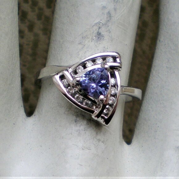 Vintage Solid 14K 585 White Gold Tanzanite 0.18CT Diamond Cluster Halo Ring P - Picture 1 of 8